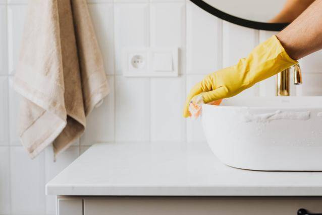 nettoyage d'une salle de bain