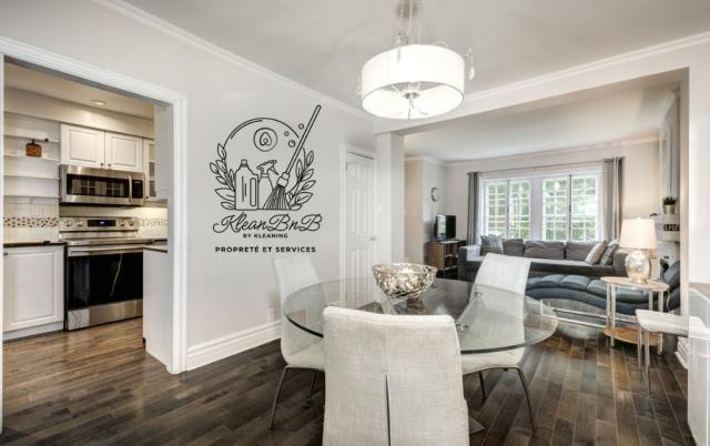 photo d'un salon avec le logo kleanBnB